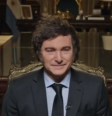 Javier Milei en interview dans le film