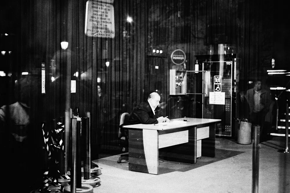 Veilleur du Moulin rouge | Paris